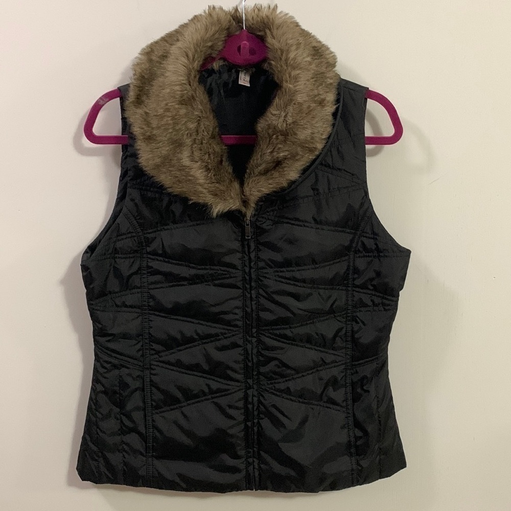 Exertek Woman’s Nylon Vest with soft faux fur collar Sz Med measurements below